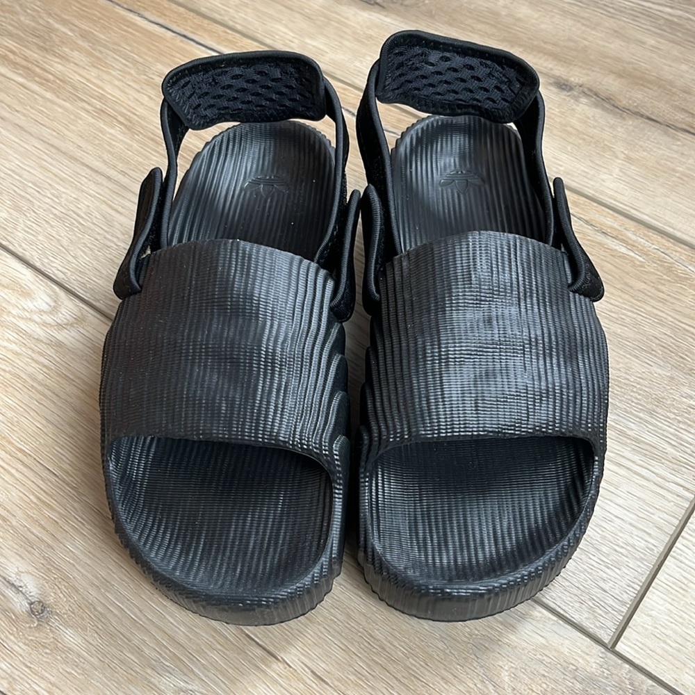Adidas NWOT Adilette 22 Slides Size 8